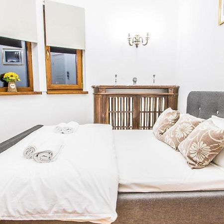 Central Arghezi University Square Apartment Букурещ Екстериор снимка